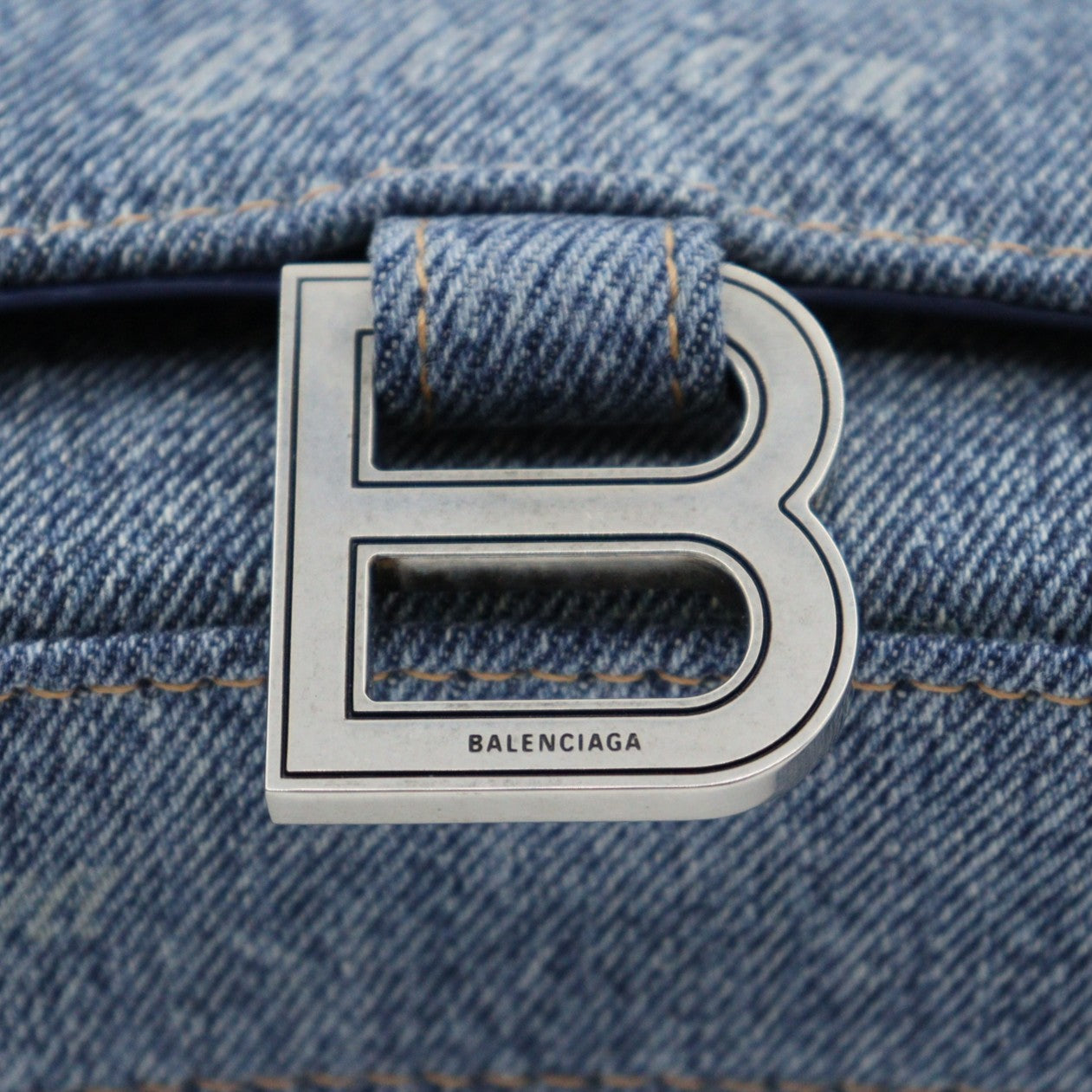 Balenciaga Hourglass Chain Wallet 656050