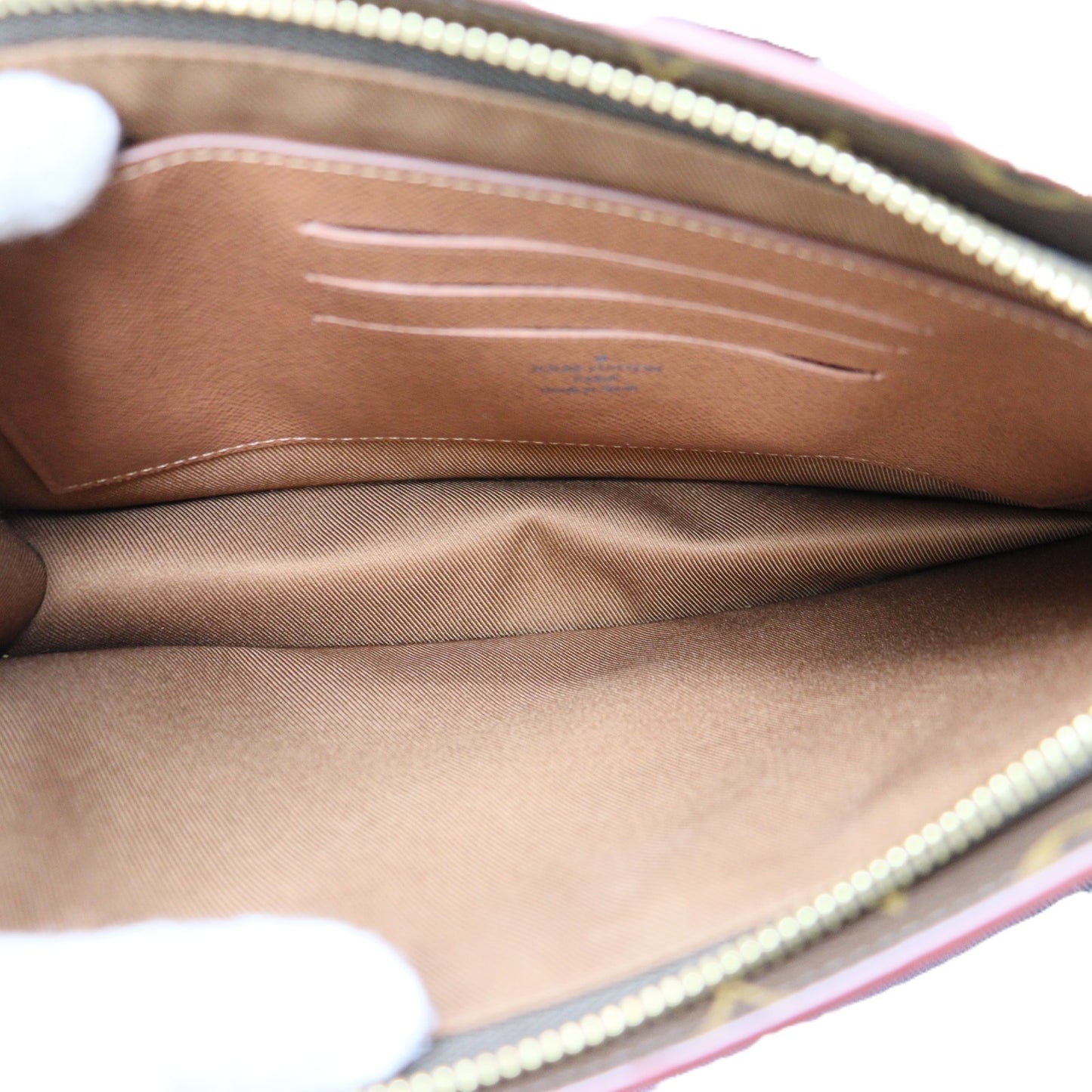 Louis Vuitton Chain Clutch M55646