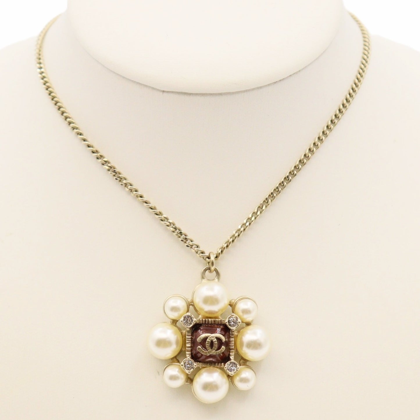 Chanel Pearl Necklace A64927