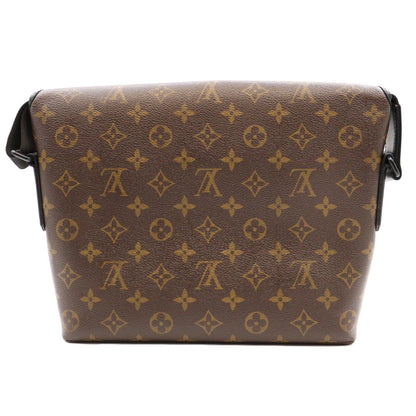 Louis Vuitton Magnetic Messenger Shoulder Bag M45557