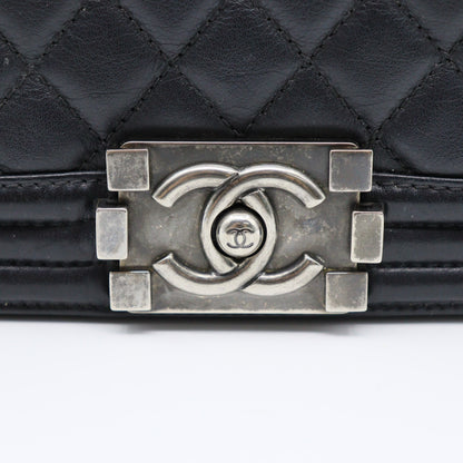 Chanel Boy Chanel Medium Chain Shoulder A67086