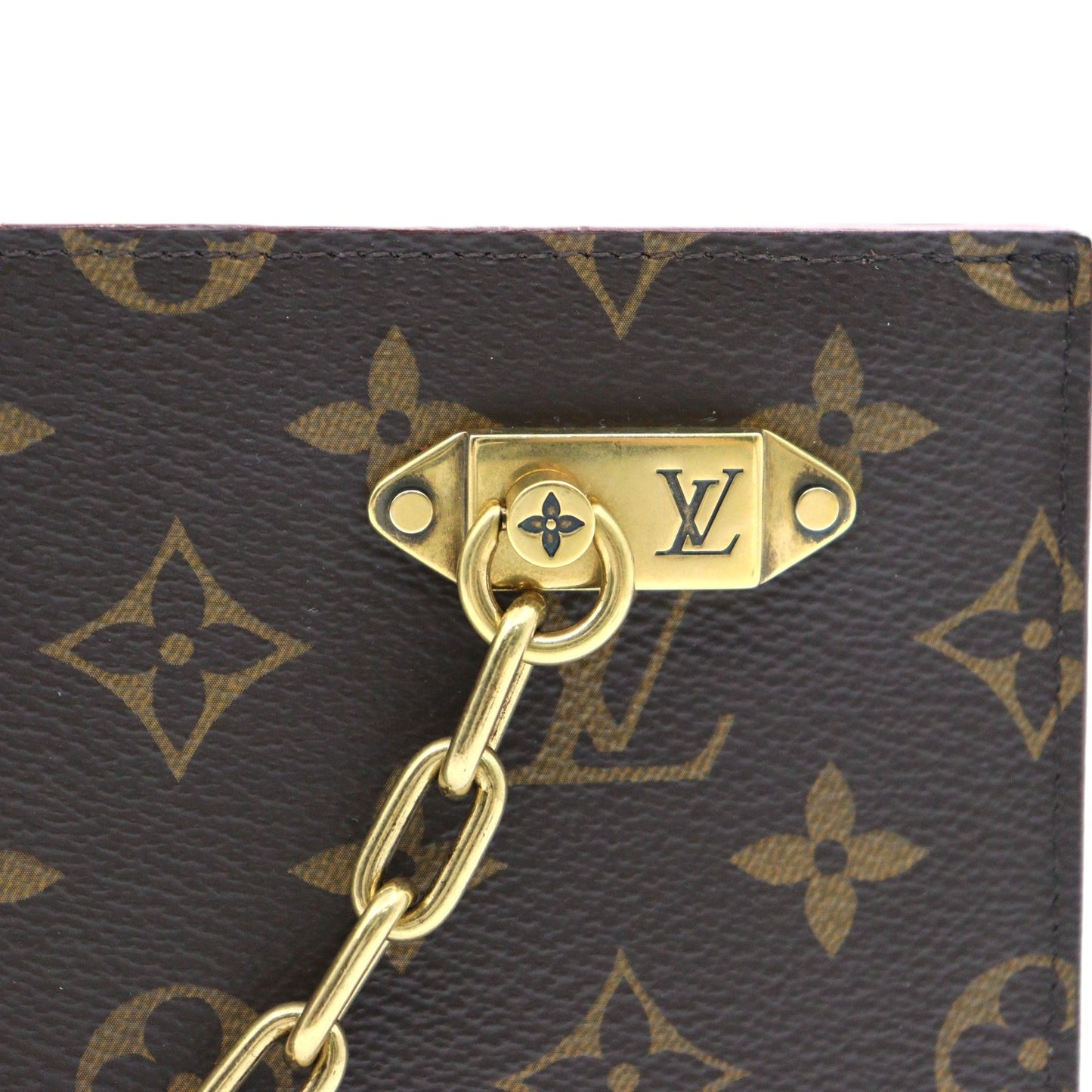 Louis Vuitton Chain Clutch M55646