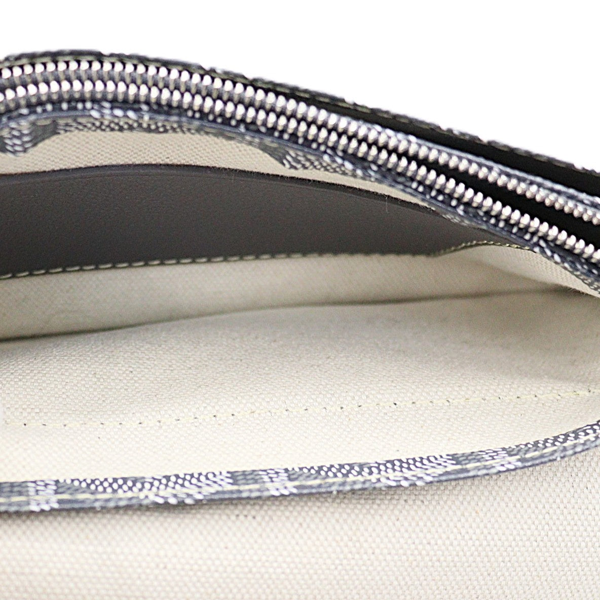 Goyard Plumet PM Shoulder bag PLUMETPMLTY51CL51P