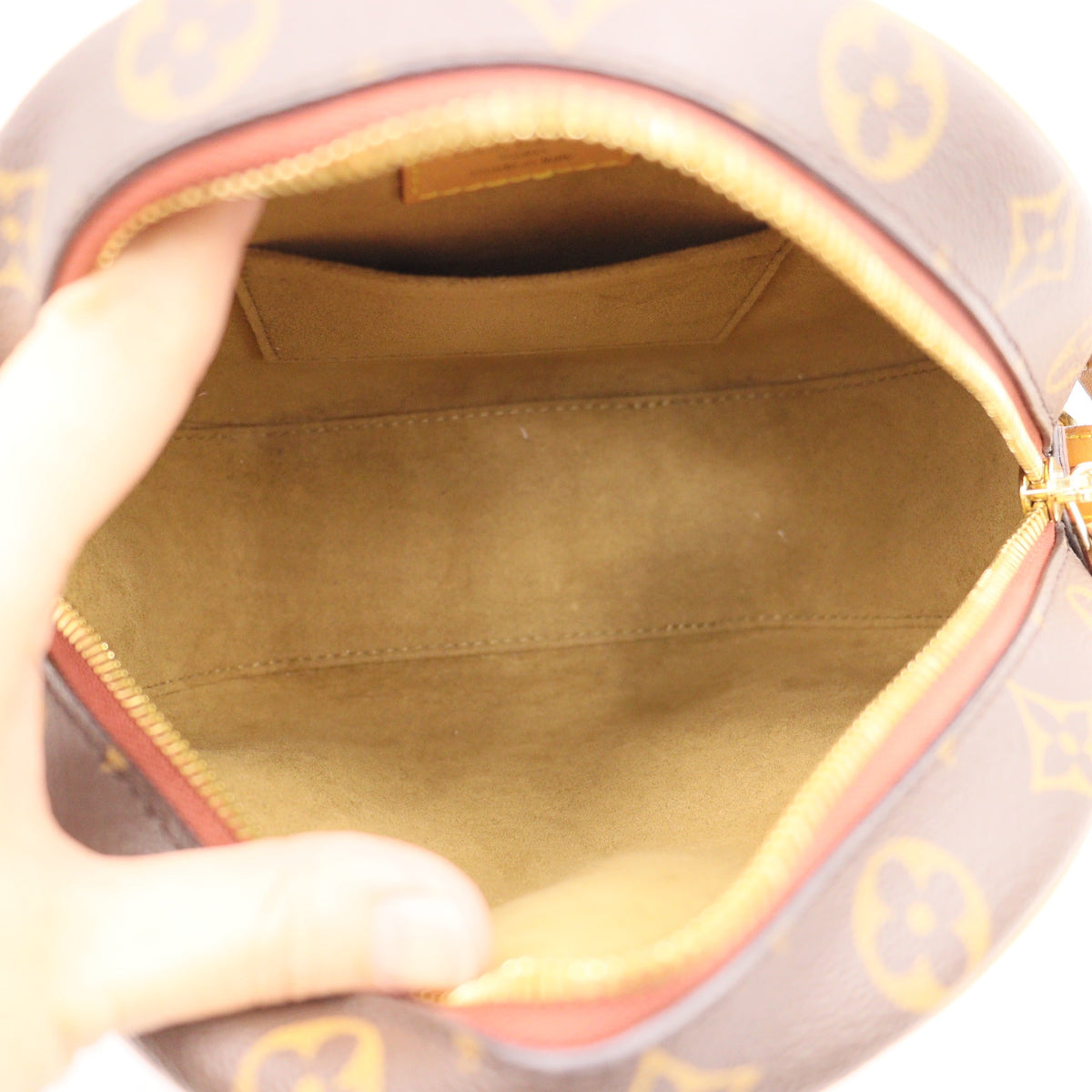 Louis Vuitton Boite Chapeau Souple MM Shoulder bag M45647