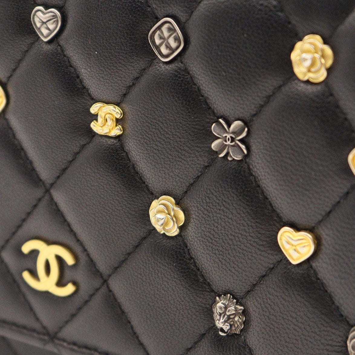 Chanel Seasonal Chain Wallet AP0250