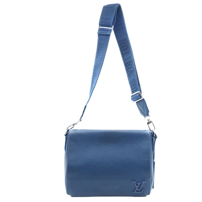 Louis Vuitton Takeoff Messenger Shoulder Bag M23709