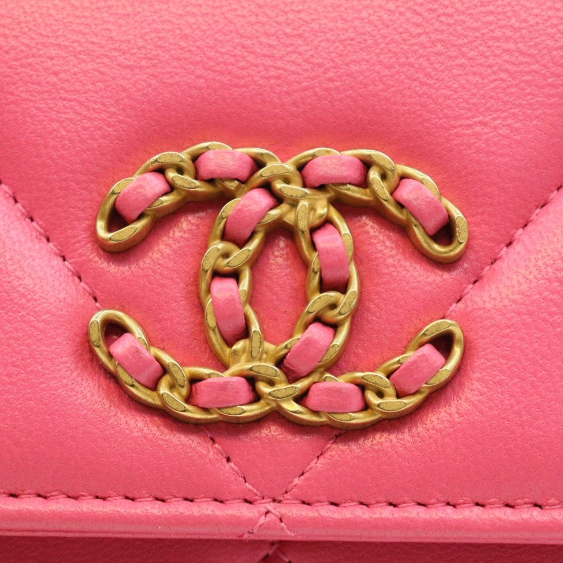 Chanel 19 Medium Flap Wallet