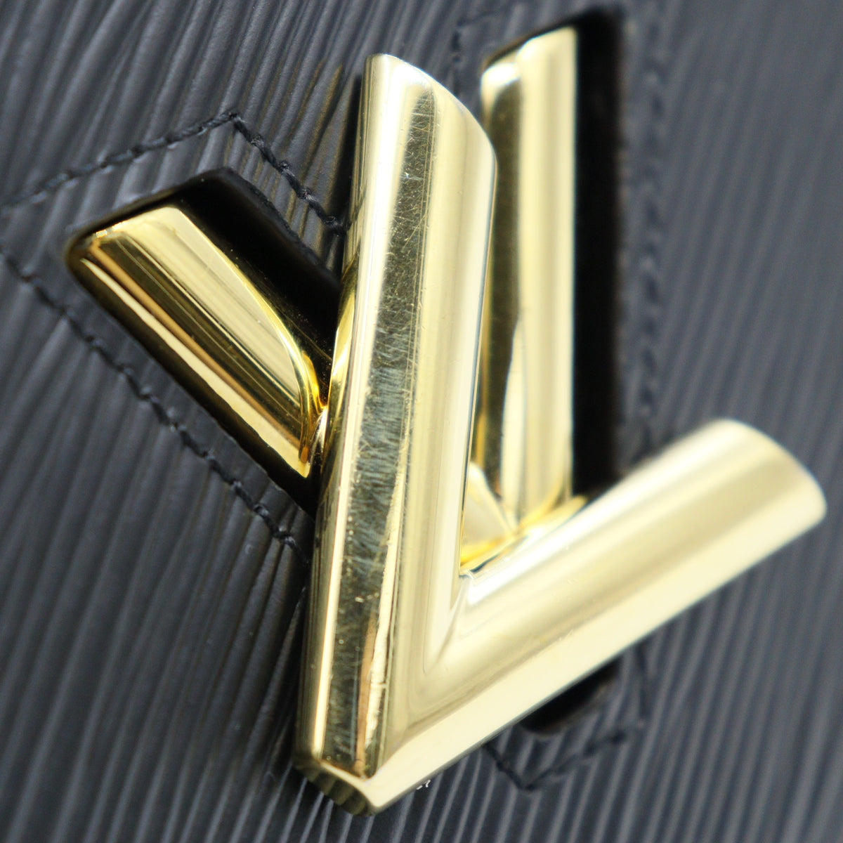 Louis Vuitton Twist Chain Wallet M68750