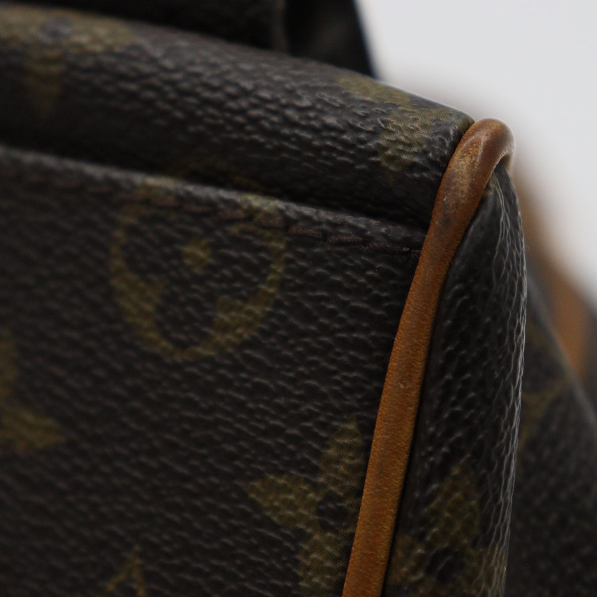 Louis Vuitton Manhattan PM Handbag M40026