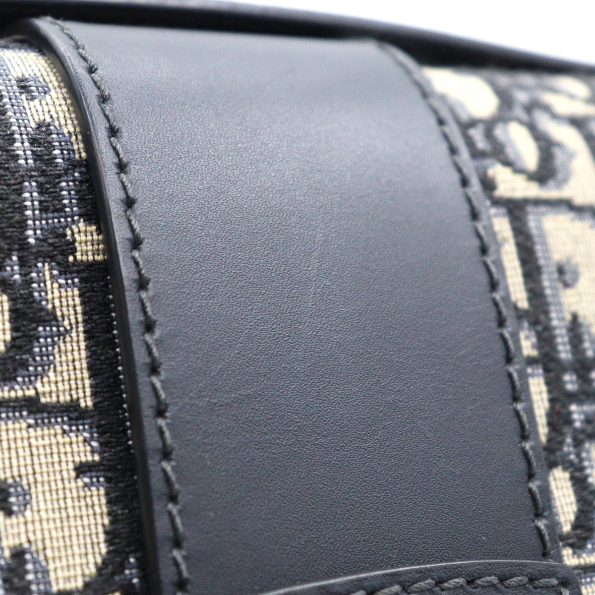 Dior 30 Montaigne Shoulder Bag M9203UTZQ