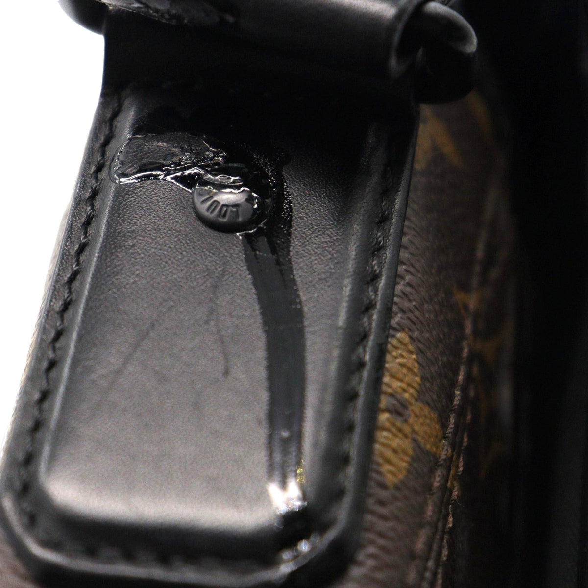 Louis Vuitton Magnetic Messenger Shoulder Bag M45557