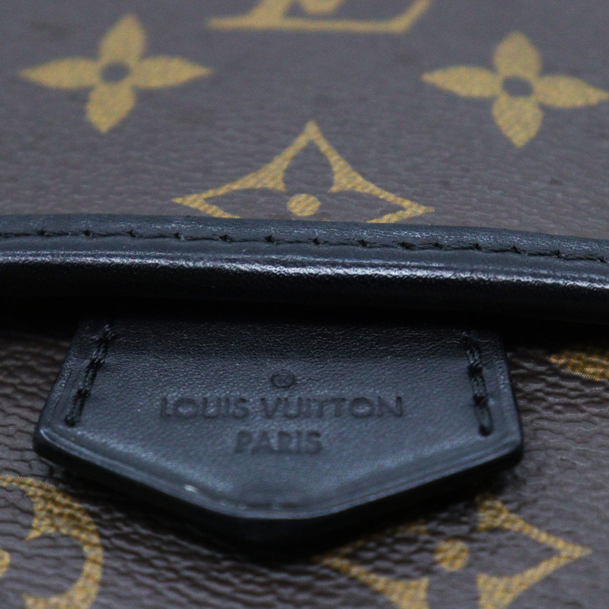 Louis Vuitton Magnetic Messenger Shoulder Bag M45557