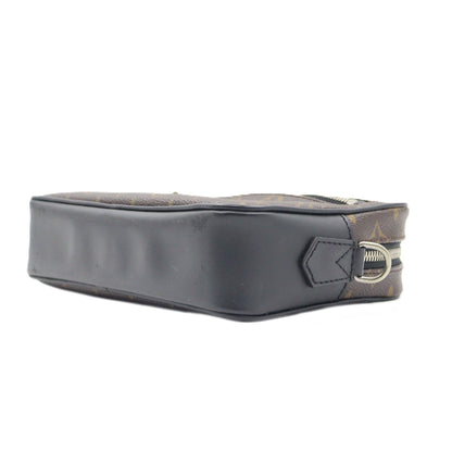 Louis Vuitton Kasai Clutch M42838